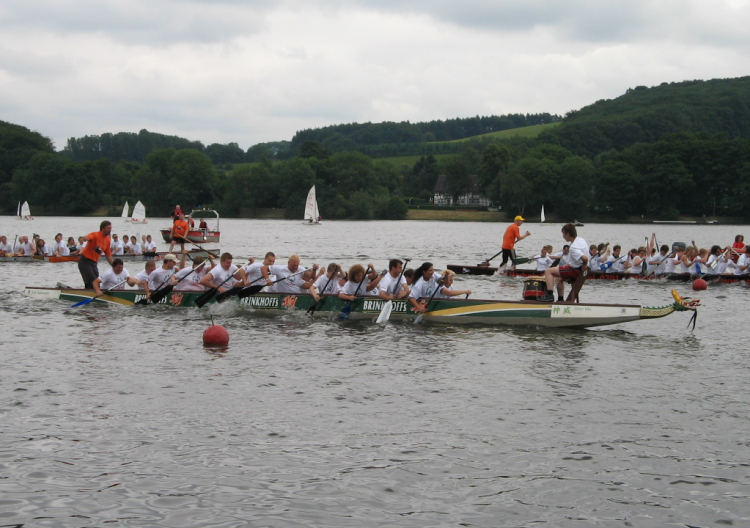 Essen: Weekendowe Mistrzostwa Drachenboot na Essener Baldeneysee